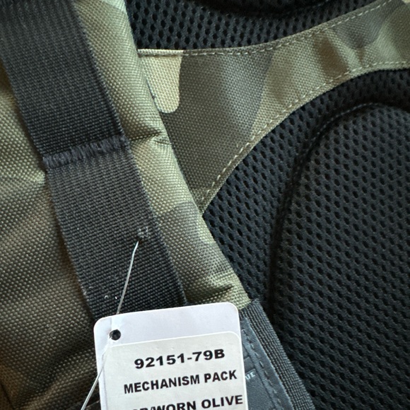 Oakley Mechanism Backpack NWT! Rare! - Picture 4 of 9